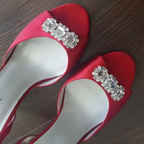 Karen Scott Jazz Red Strapy Heels Size 7 Orig Box - Picture 2 of 8